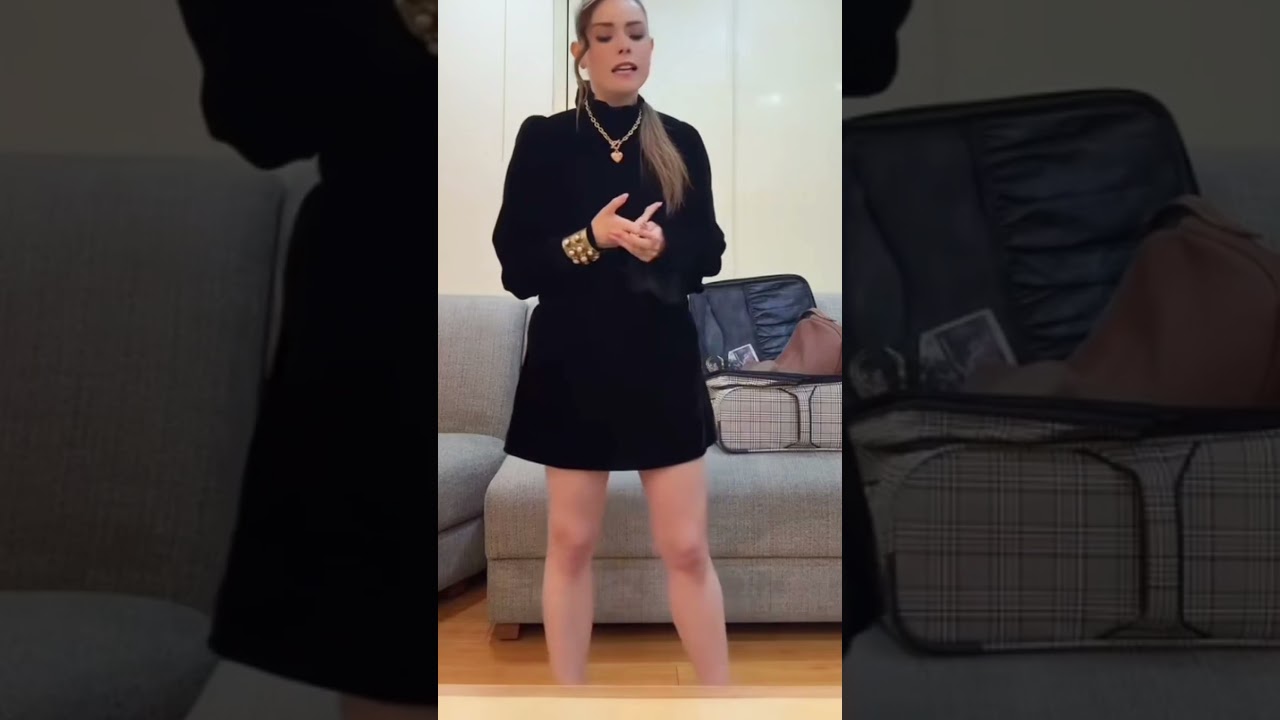 Marifer Centeno presumiendo su faldita y lindas piernas