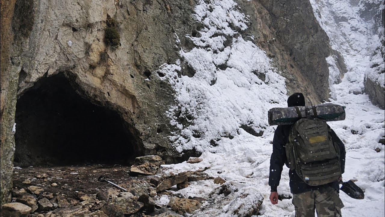 Snow Cave Shelter in a Deep Mountain Valley | Alone in Extreme Cold ASMR