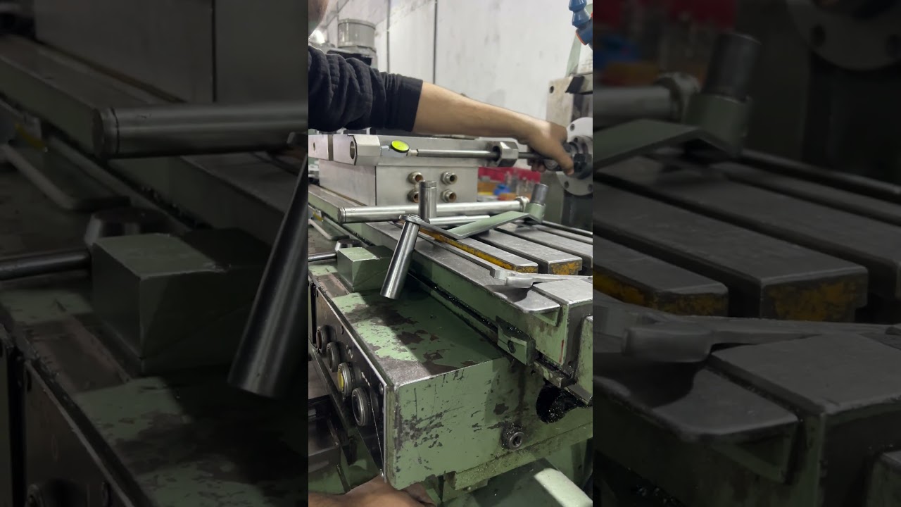 Centering the bore with￼ dial indicator stainless steel mold 