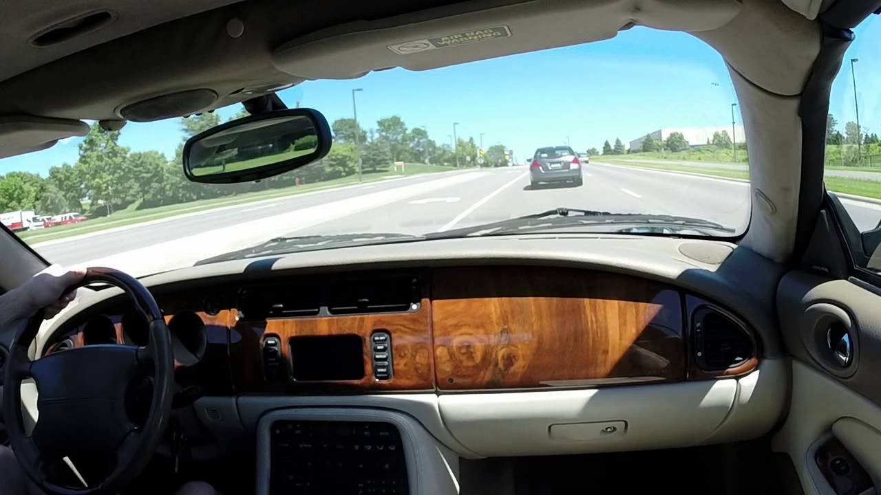 Тест-драйв кабриолета Jaguar XKR 2001 года.