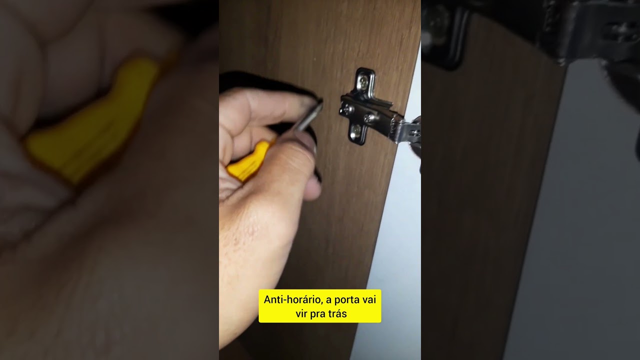 Узнайте, как отрегулировать распашную дверцу любого шкафа.