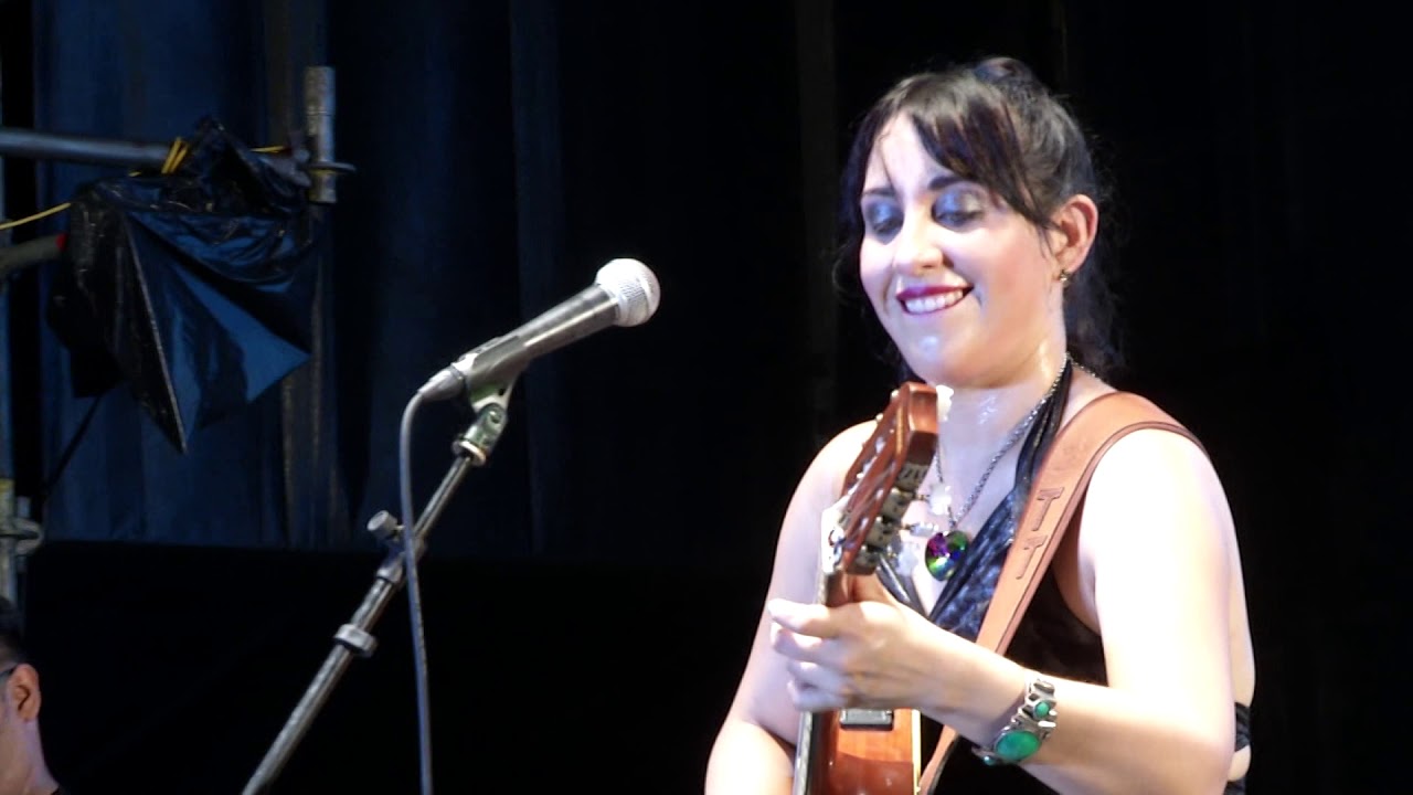 PRESENTACIÓN DE TANIA TORRES EN LA FIESTA DE LA CORVINA