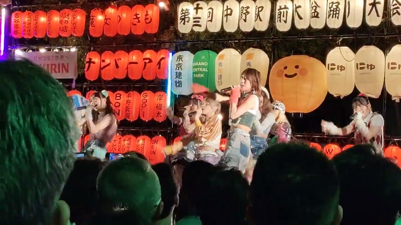 中野駅前盆踊り大会にシークレットゲストで登場したBEYOOOOONDS