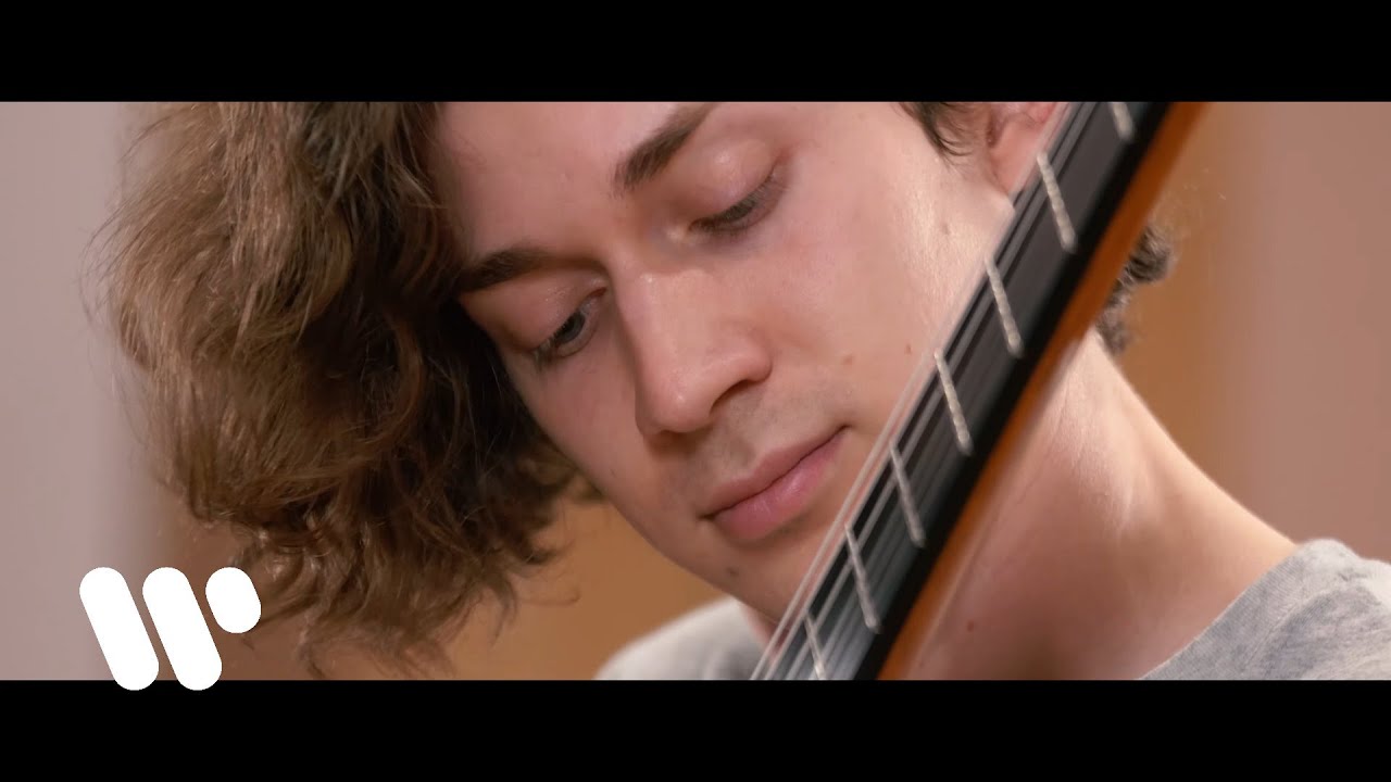 Thibaut Garcia plays La Cumparsita (Gerardo Matos Rodr&iacute;guez)
