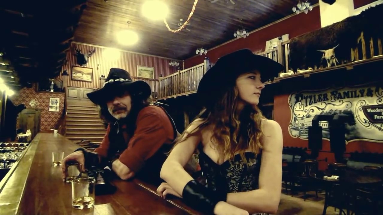 SEXY PISTOLNICE ANNY- STORY WESTERN SHOW