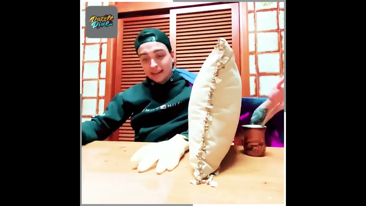 Watch as the fake hand steals the show🤣🙌