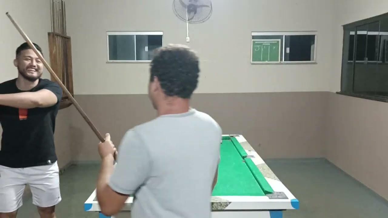 Jogo de sinuca completa (Yan vs Léo)