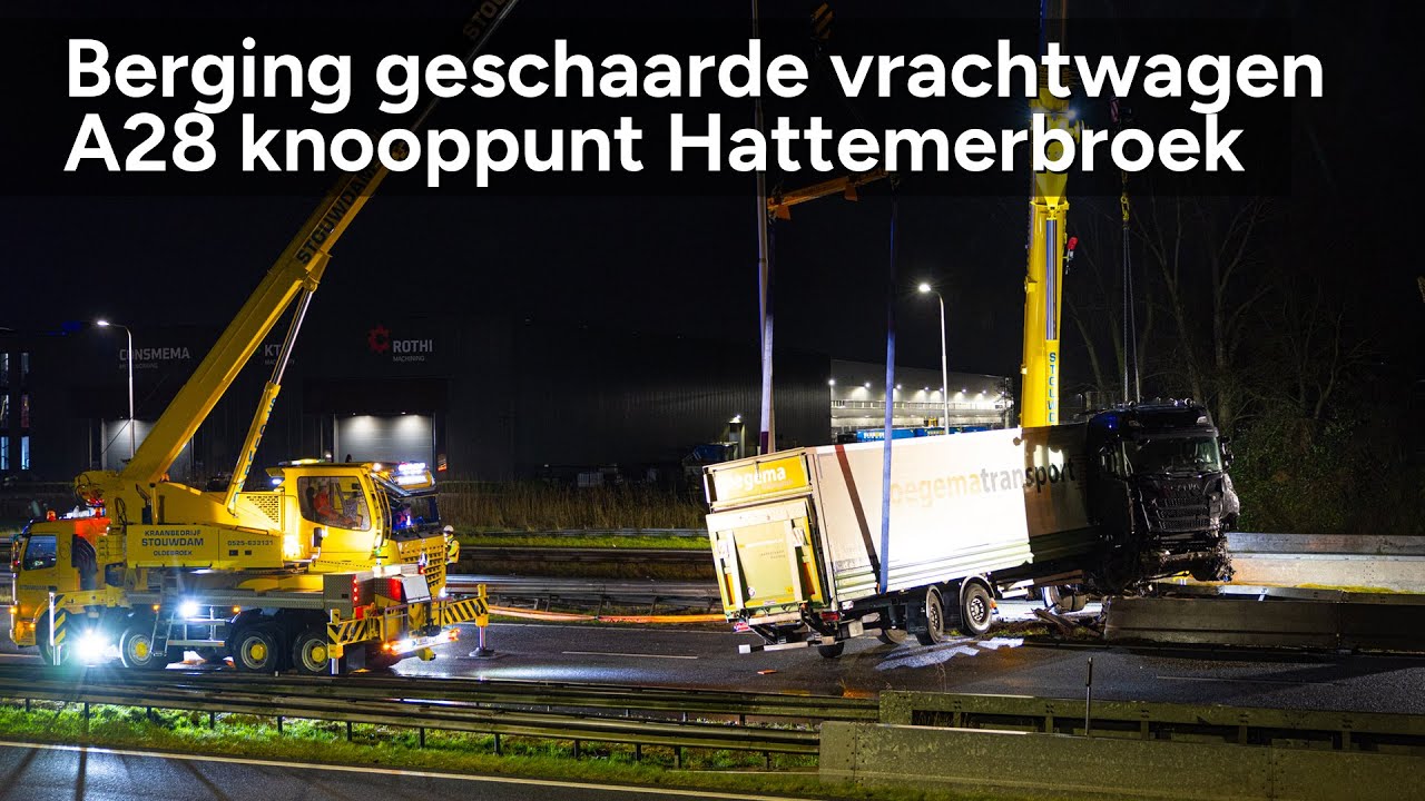 Berging geschaarde vrachtwagen door middenberm A28 knooppunt Hattemerbroek - &copy;StefanVerkerk.nl