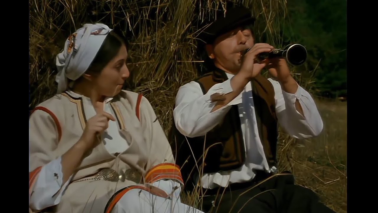 Home CineMusic Hall - Grotesque Suite 