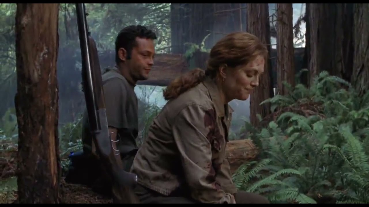 Julianne Moore take her boot off, wearing socks