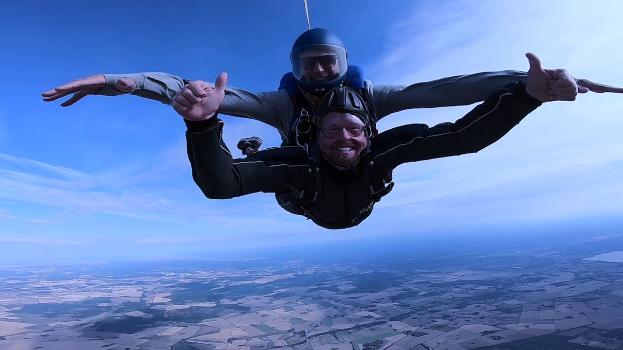 Hoppa fallsk&auml;rm &ouml;ver Esl&ouml;v p&aring; Skydive Syd