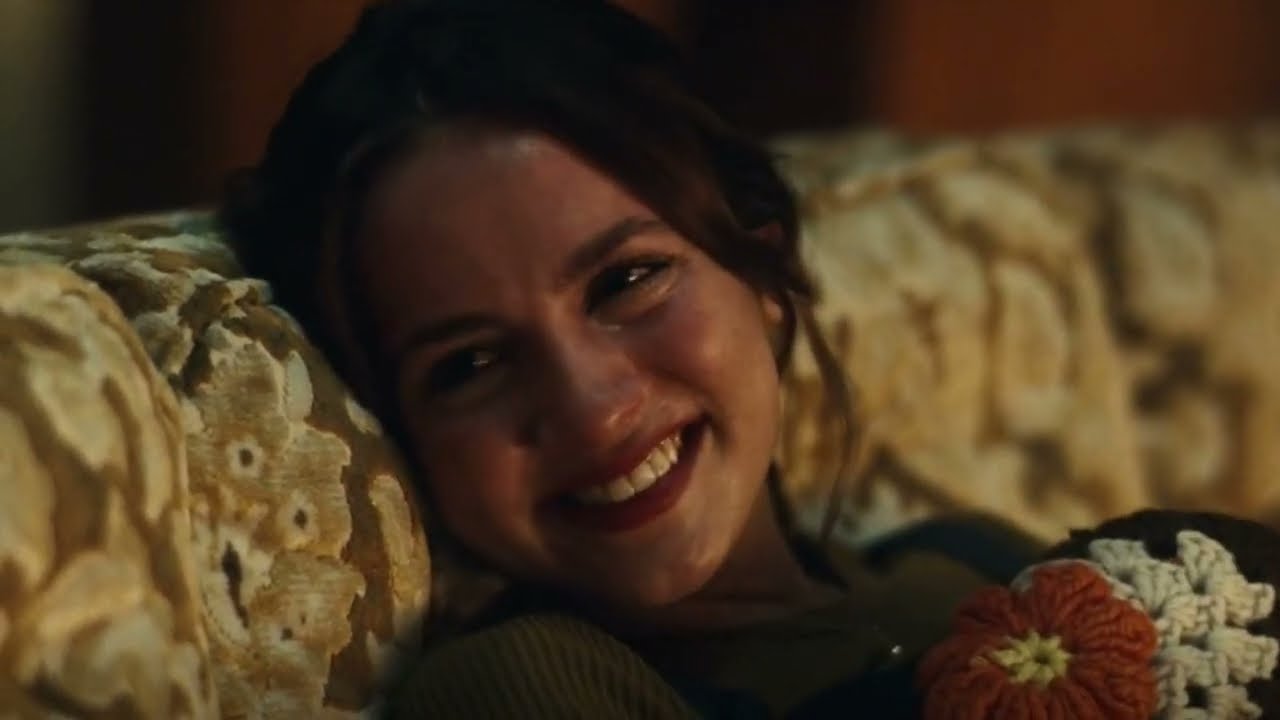 Lexi and Fezco Hold Hands and Cry Together EUPHORIA S2 E6
