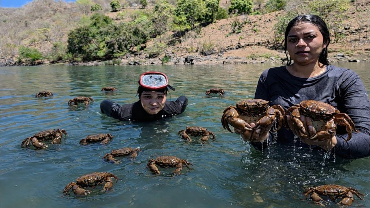 🔴😲Maria y Gaby compitiendo quien agarra mas cangrejos 🦀 /CHICAS SALVADOREÑAS 