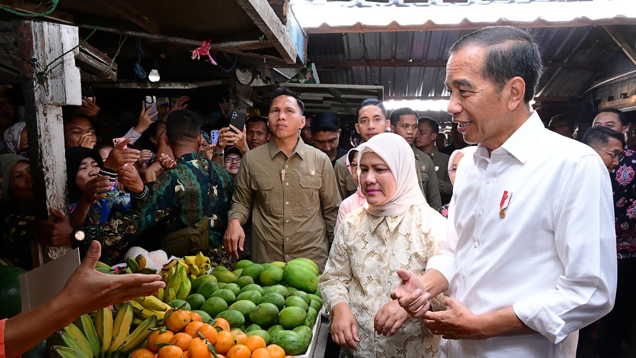 Presiden Jokowi dan Ibu Iriana Kunjungi Pasar Dukuh Kupang Surabaya, 20 September 2024