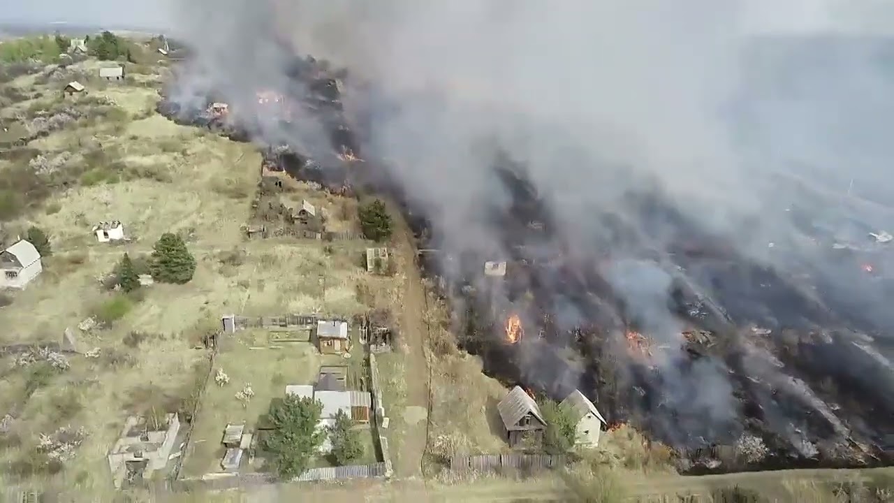 💣Dacha communities in Khakassia are on fire  The fire covered 225 hectares; helicopters were brough