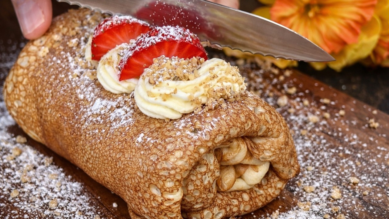 Nur 3 Crêpes und Erdbeeren – das perfekte Dessert!