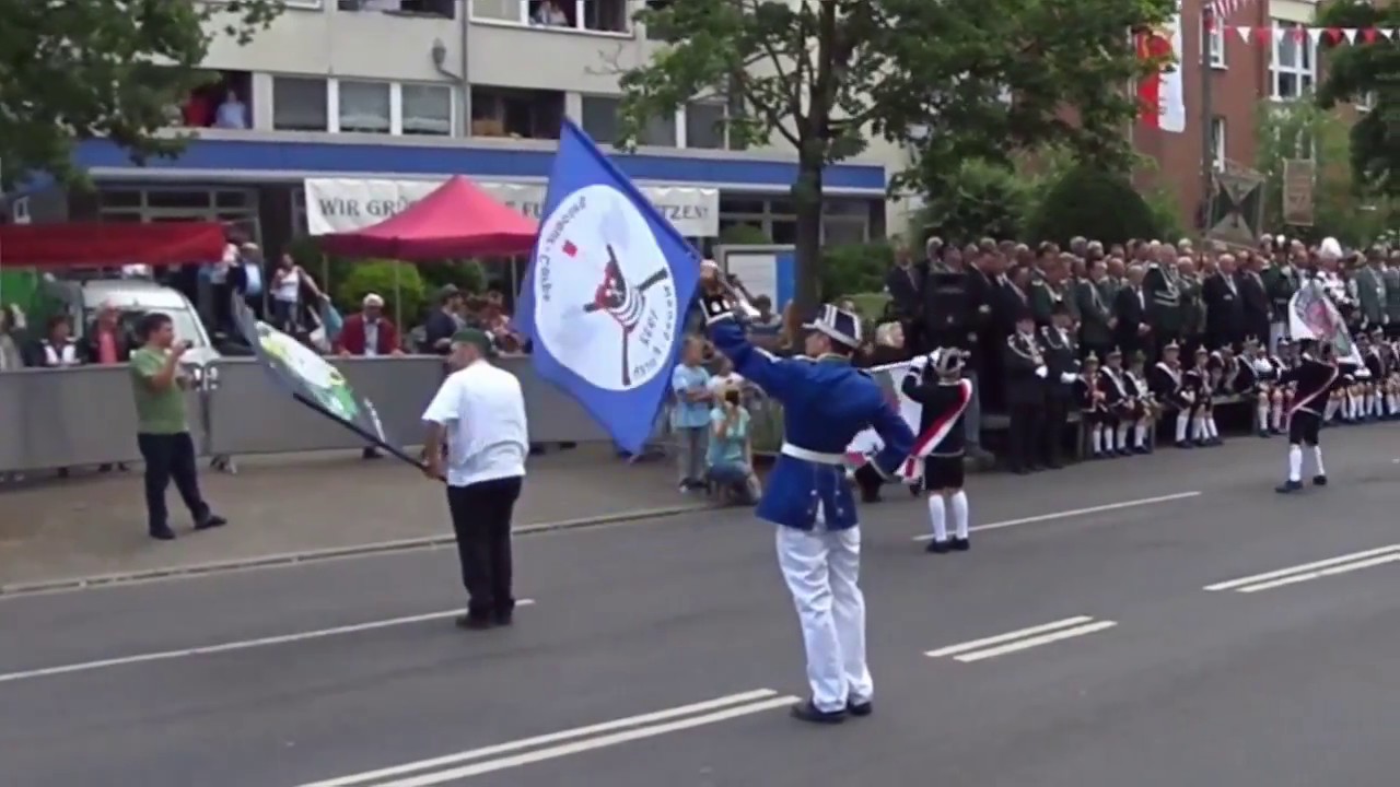Schützenfest Neuss - Furth 2017 Aufmarsch der Blumenhorn- und Fahnenträger am 04.Juni 2017