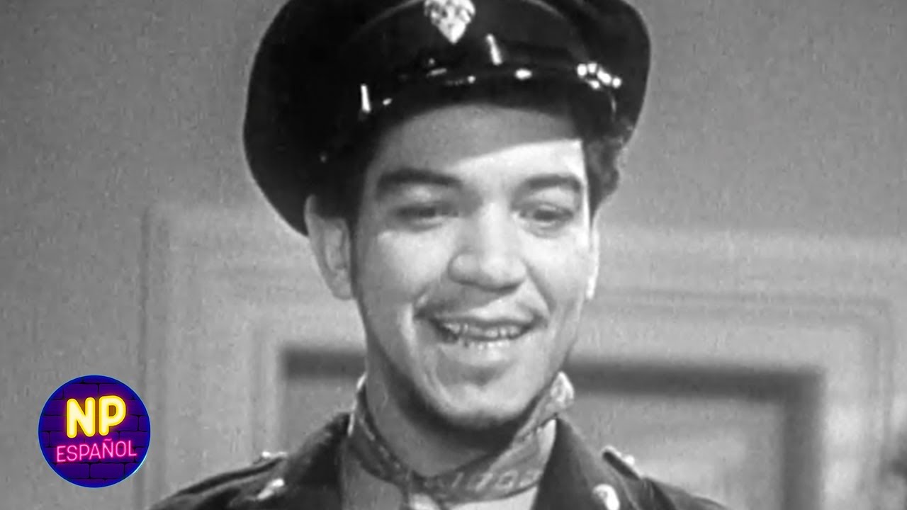 Cantinflas Encuentra un Paquete Desconocido | El Gendarme Desconocido (1941) | Now Español