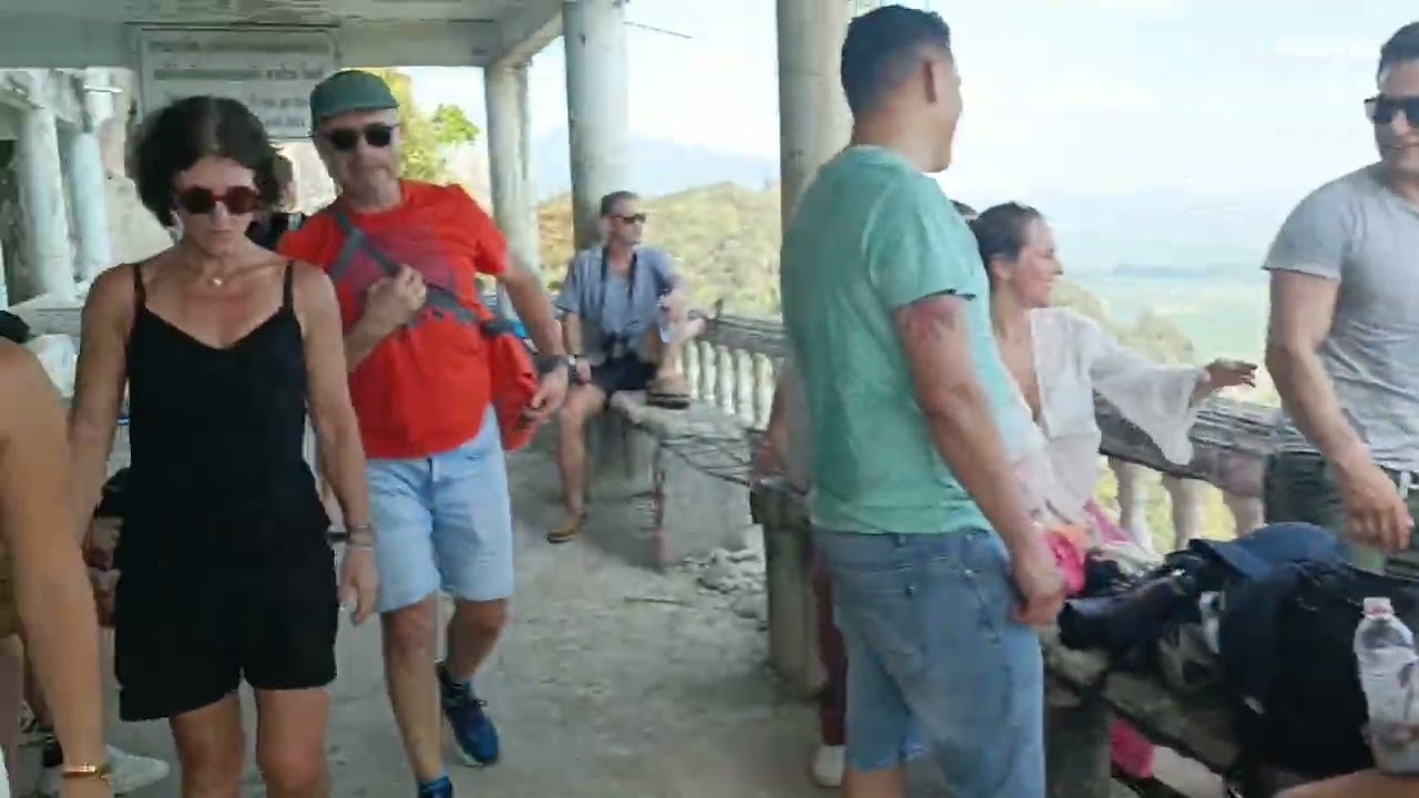 Пещера Тигра (Tiger Cave Temple, Wat Tham Suea) — буддийский храм в провинции Краби (Таиланд).