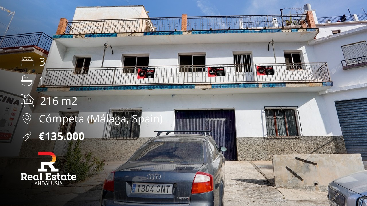 Unique Townhouse and Commercial Unit with Rooftop Terrace in Cómpeta (Malaga Province)