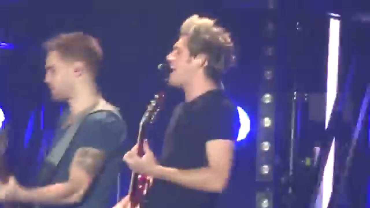 Little black dress - One Direction live @ Sheffield 30/10/2015