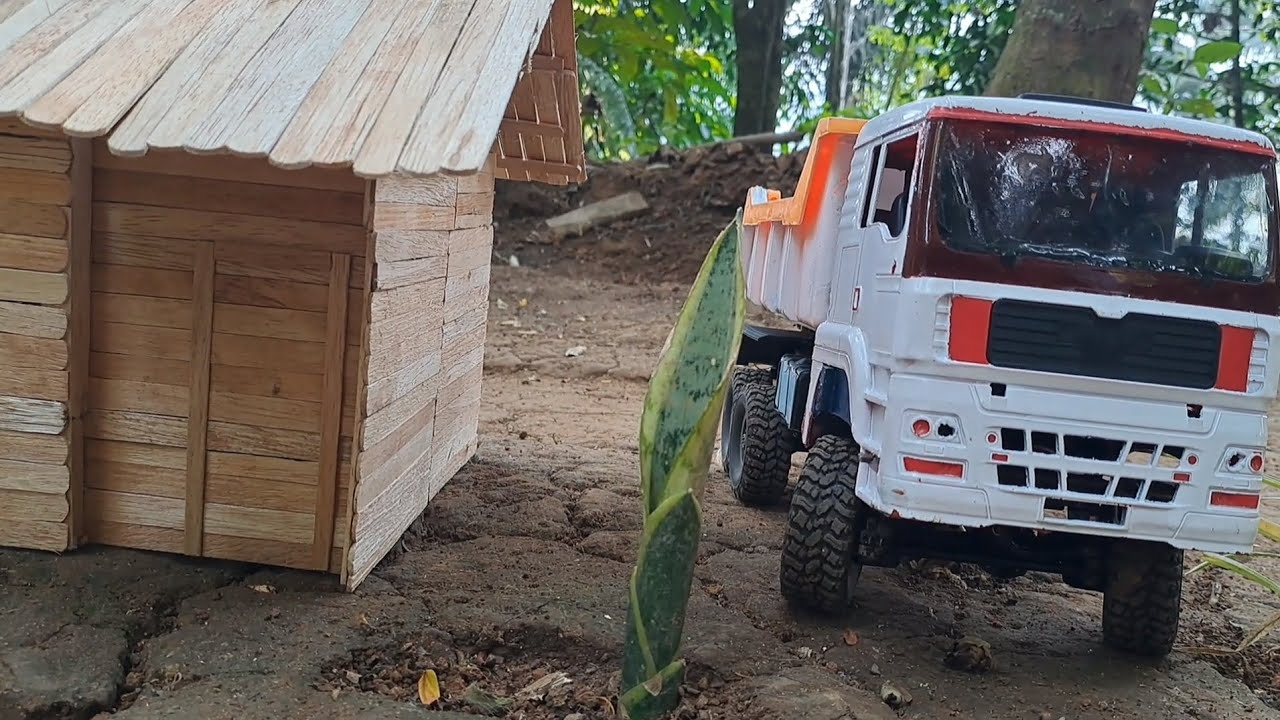 Truck Contruction Site, Truk RC Angkut Material Pembangunan Jalan Baru, Excavator Loading IntoTruck 
