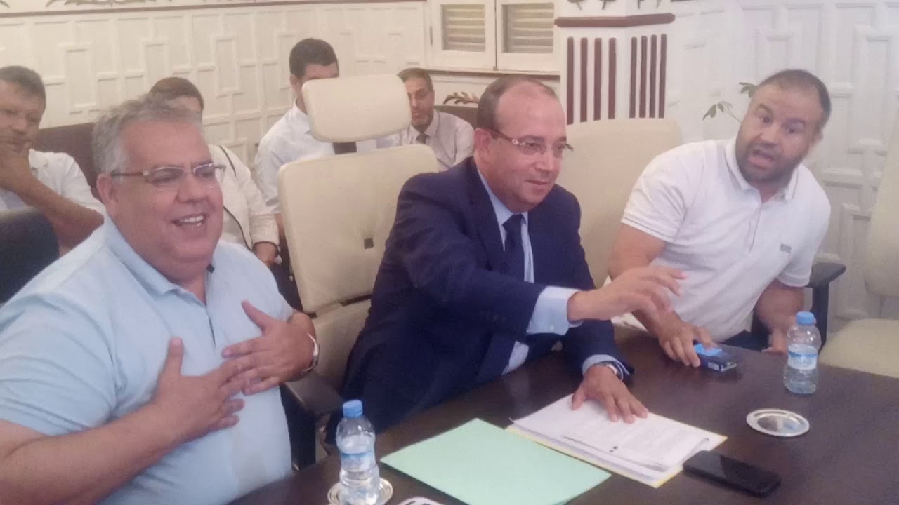 مشكل الازبال في الناظور شجار صحفيين مع سليمان حوليش
