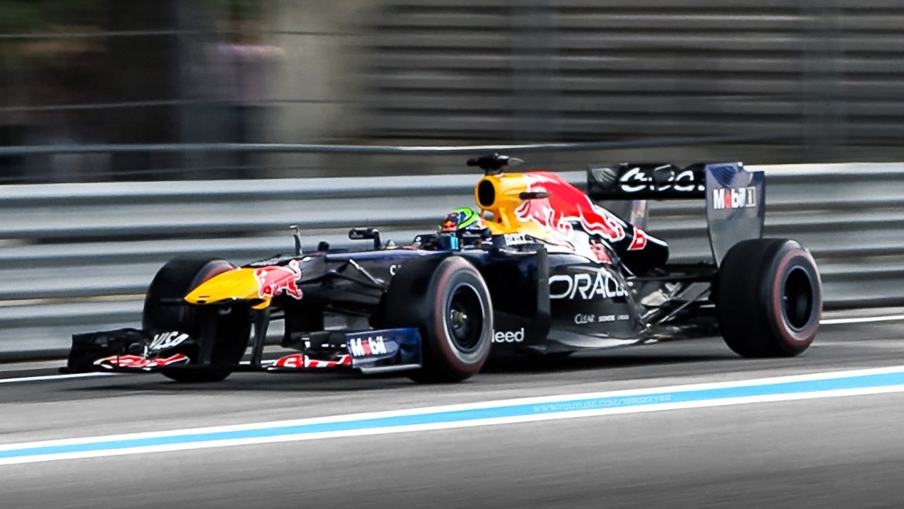 2011 Red Bull RB7 F1 Car demo laps at GP de France Historique 2026 w/ Isack Hadjar & David Coulthard