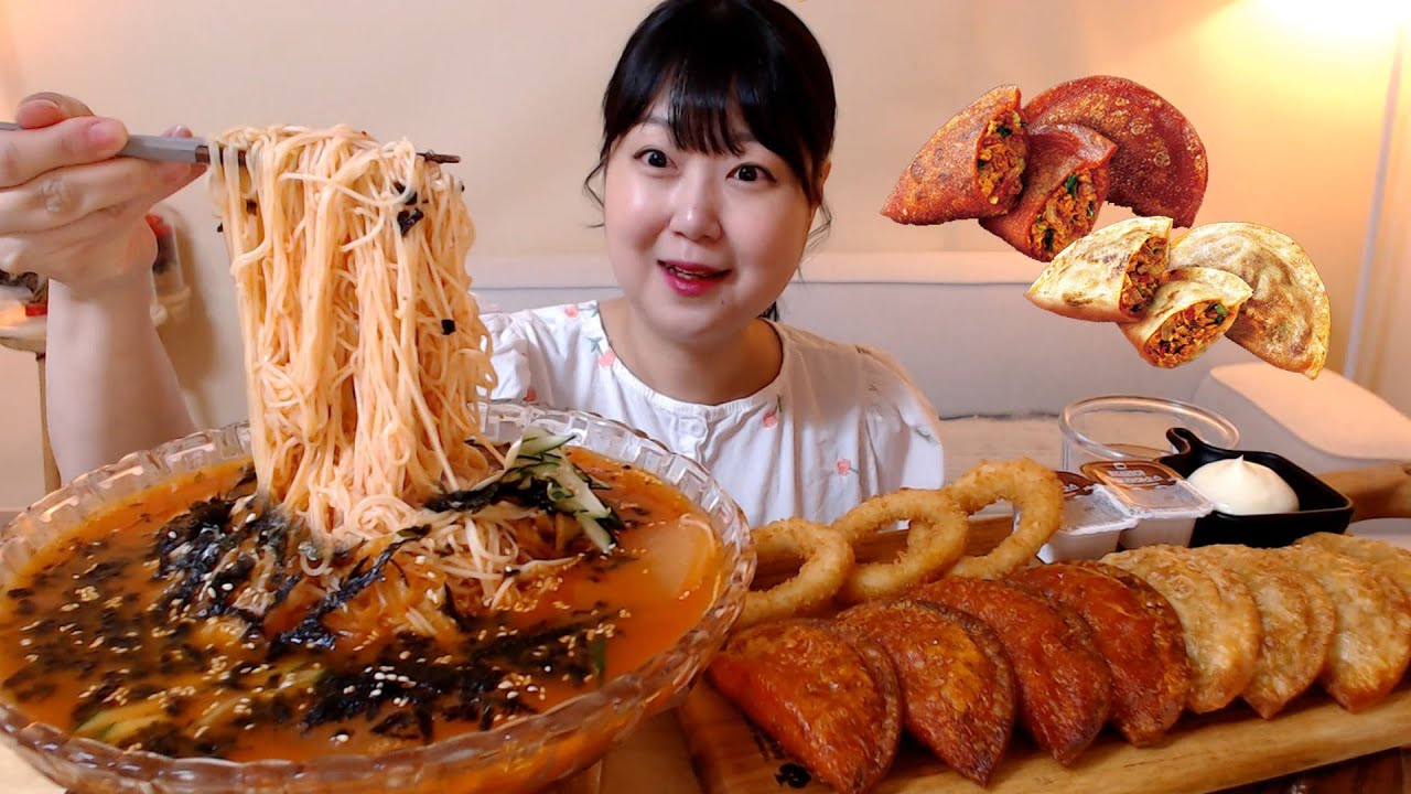 살얼음 동동 새콤한 김치말이국수 청주 미친만두 매운만두 오징어링 요리 먹방 Kimchi Guksu (Korean Noodles) Spicy dumplings Mukbang