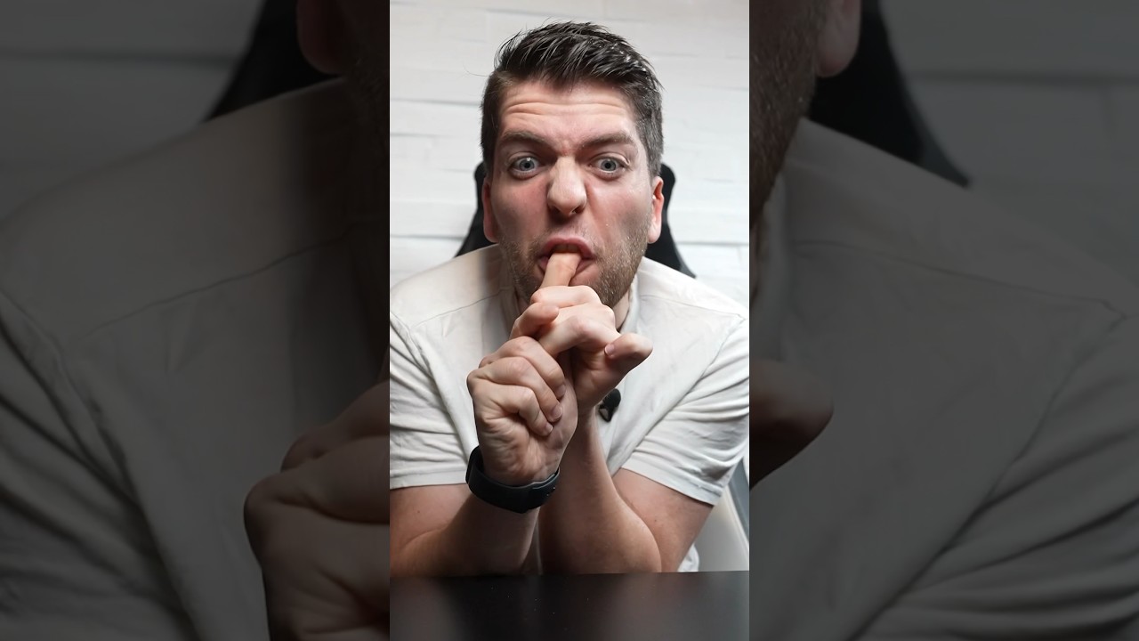 Er rei&szlig;t seinen Daumen ab 🤯