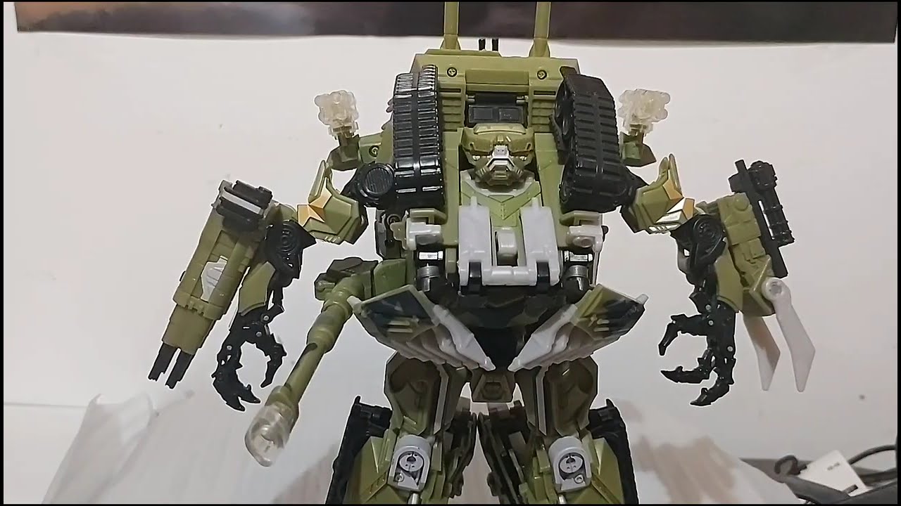 Transformers 2007 Leader Class Brawl