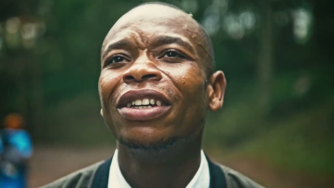 FRÈRE ALBERT BANGA DANS UN RACHETÉ 
