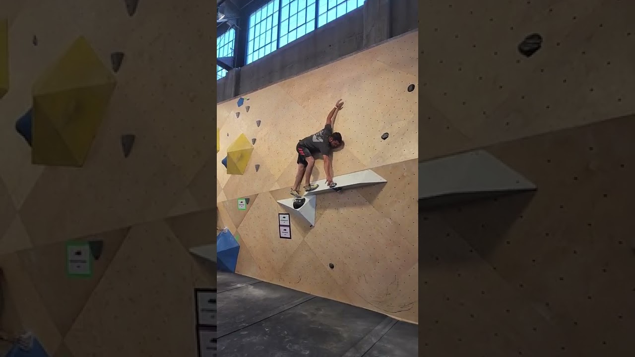 Couldn't finish this on comp day 😡😡🤬 #climbing #indoorbouldering #rockclimbing #bouldering #shorts