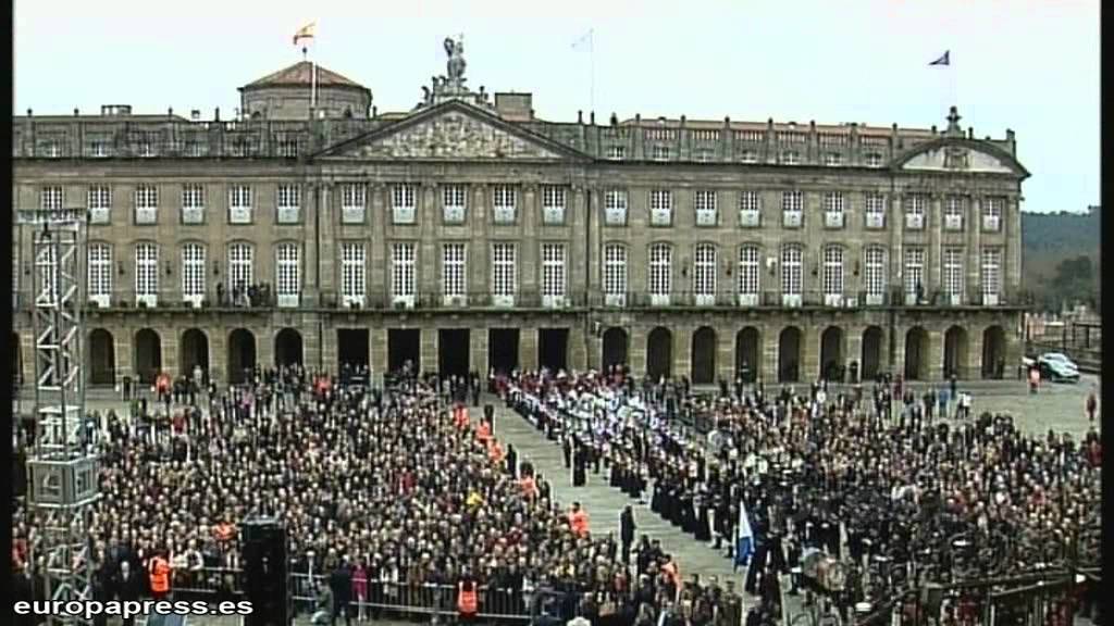 Cientos de personas dan su último adiós a Fraga