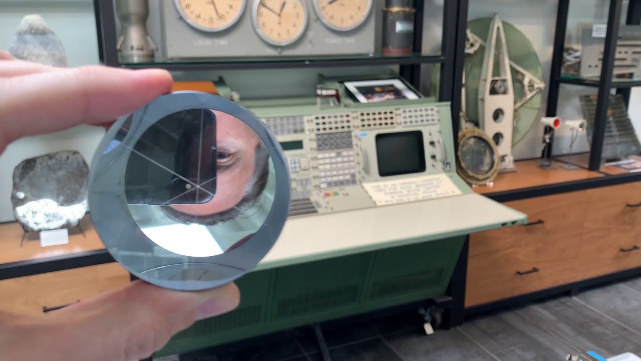 Retro-reflector &mdash;&nbsp;Locked on Target