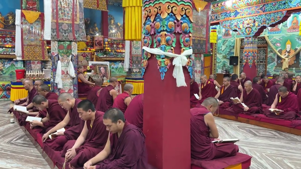 སྐྱབས་རྗེ་ཁུ་འཇོ་རིན་པོ་ཆེའི་དགོངས་རྫོགས་སུ་མཆོད་འབུལ། 祈竹仁波切圆寂纪念法会