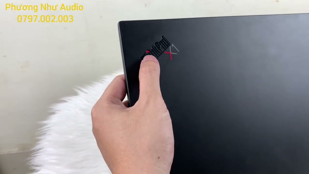 Lenovo Thinkpad X1 carbon i5 gen 10/8G/256G, vỏ sợi carbon phủ nhung chống trầy xước