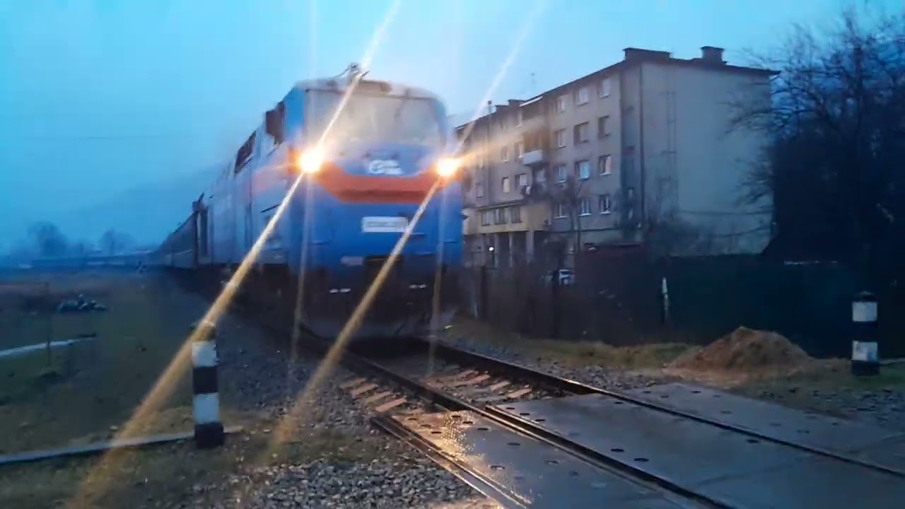 ТЕ33АС-2002 з поїздом 55/56 відправився з з станції Рахів!