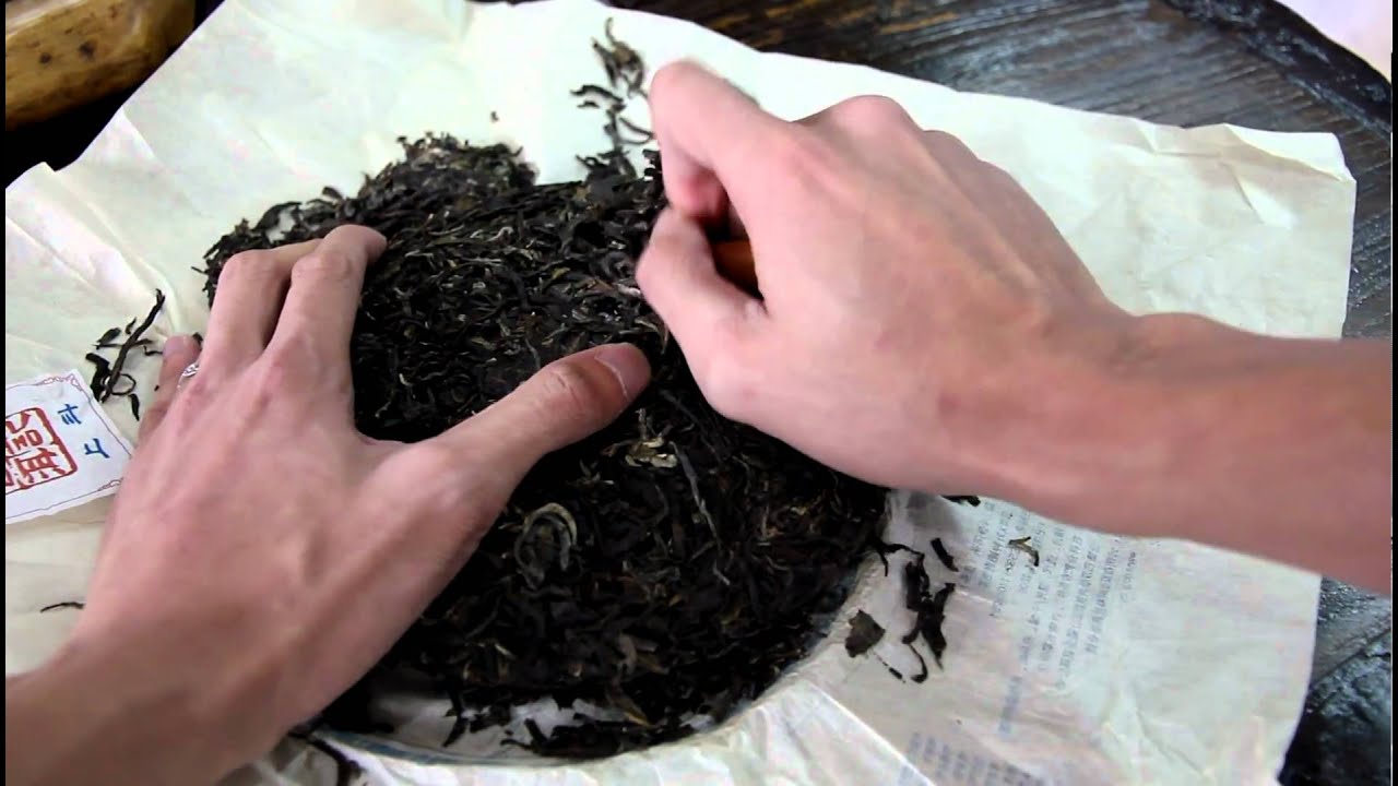 How to break up a Puerh tea cake