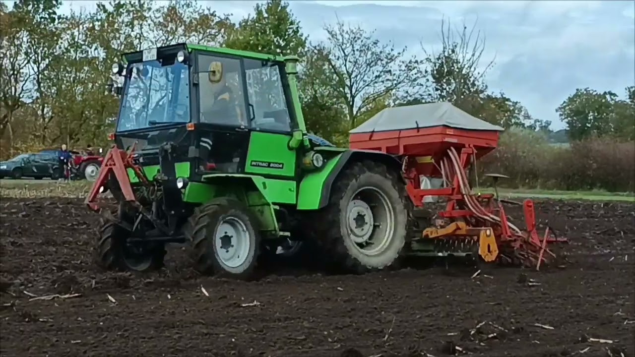 Deutz Intrac 2004 mit einer Amazone Ruttelecke und Drillmaschine