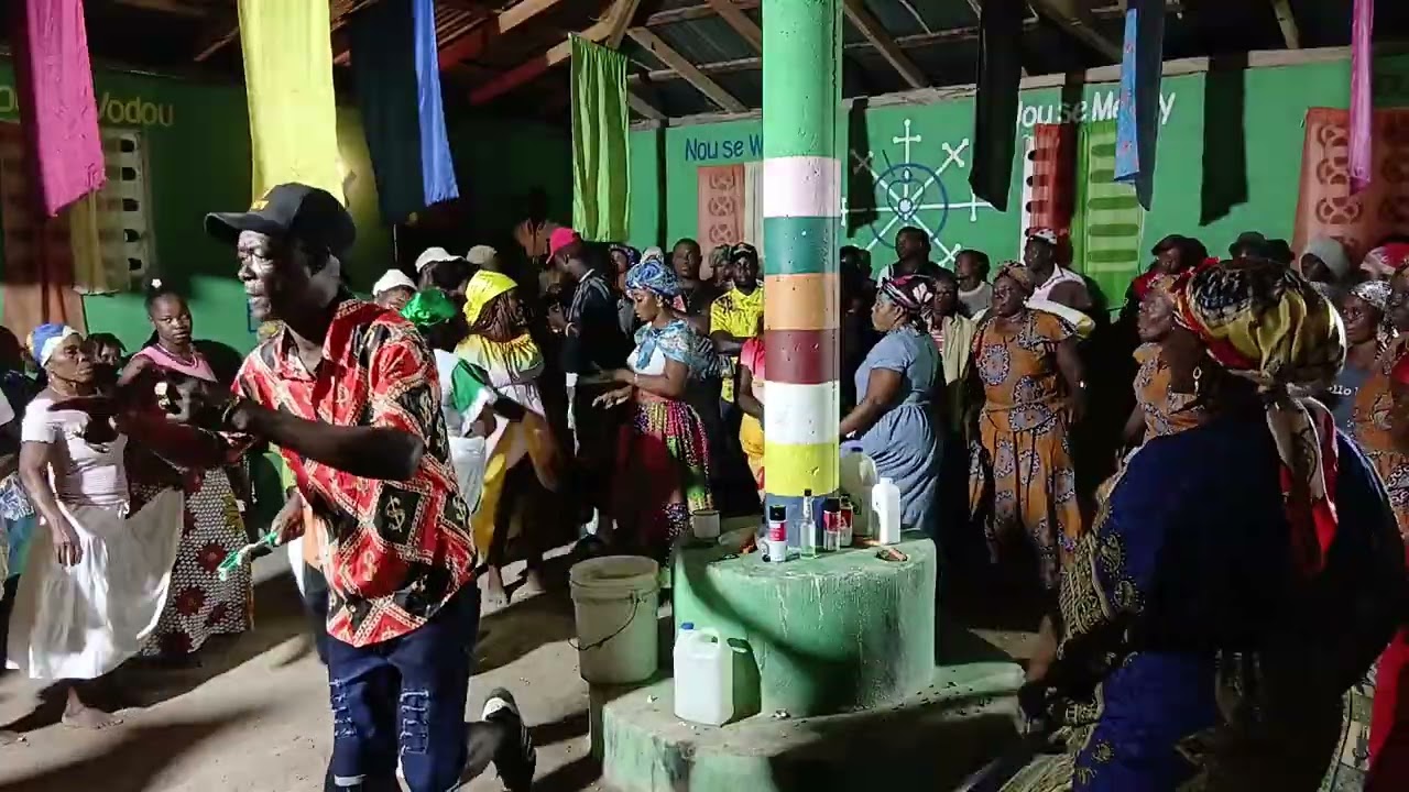Kle badji a nan men Saint-Pierre / Saint-Pierre se ou sa  eee