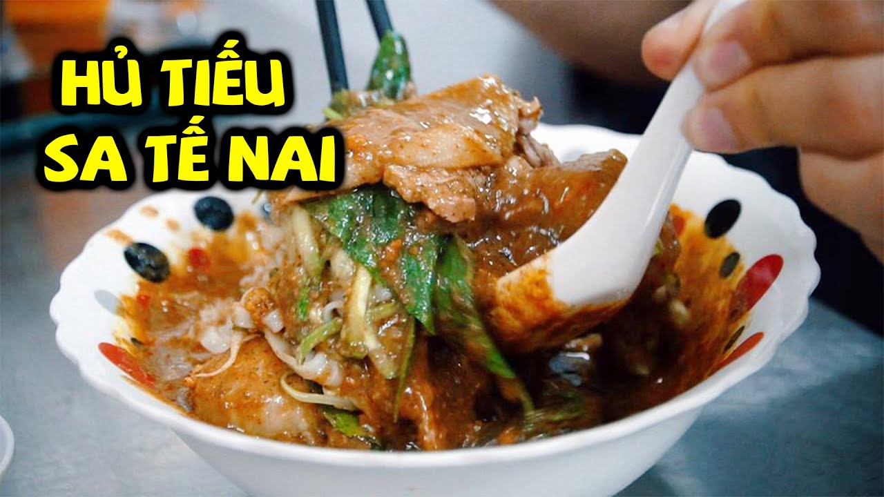 Quán hủ tiếu sa tế nai nấu với hơn 30 loại gia vị bán suốt 65 năm