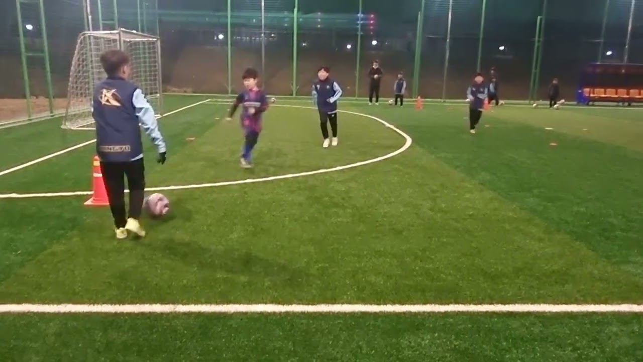 선수반 첫 훈련 받은 차니 ⚽️ 