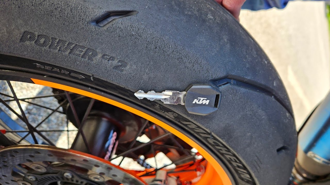 Test MICHELIN POWER GP2 on KTM 690 SMC - R