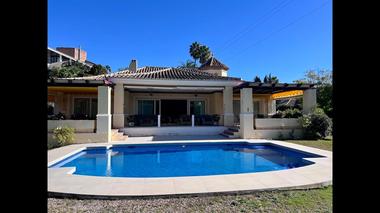 3 bedroom bungalow in El Paraiso Medio, Estepona, Costa del Sol, Spain with basement guest apartment