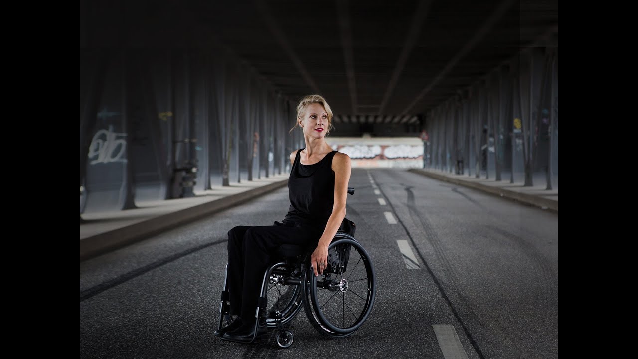 nina @ im rolli auf dem laufsteg