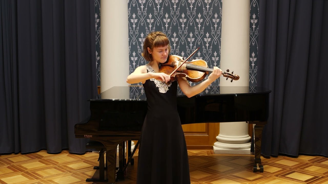 J.-S. Bach, Violin Partita No.2 BWV 1004, Courante & Sarabande - Sarah Strohm