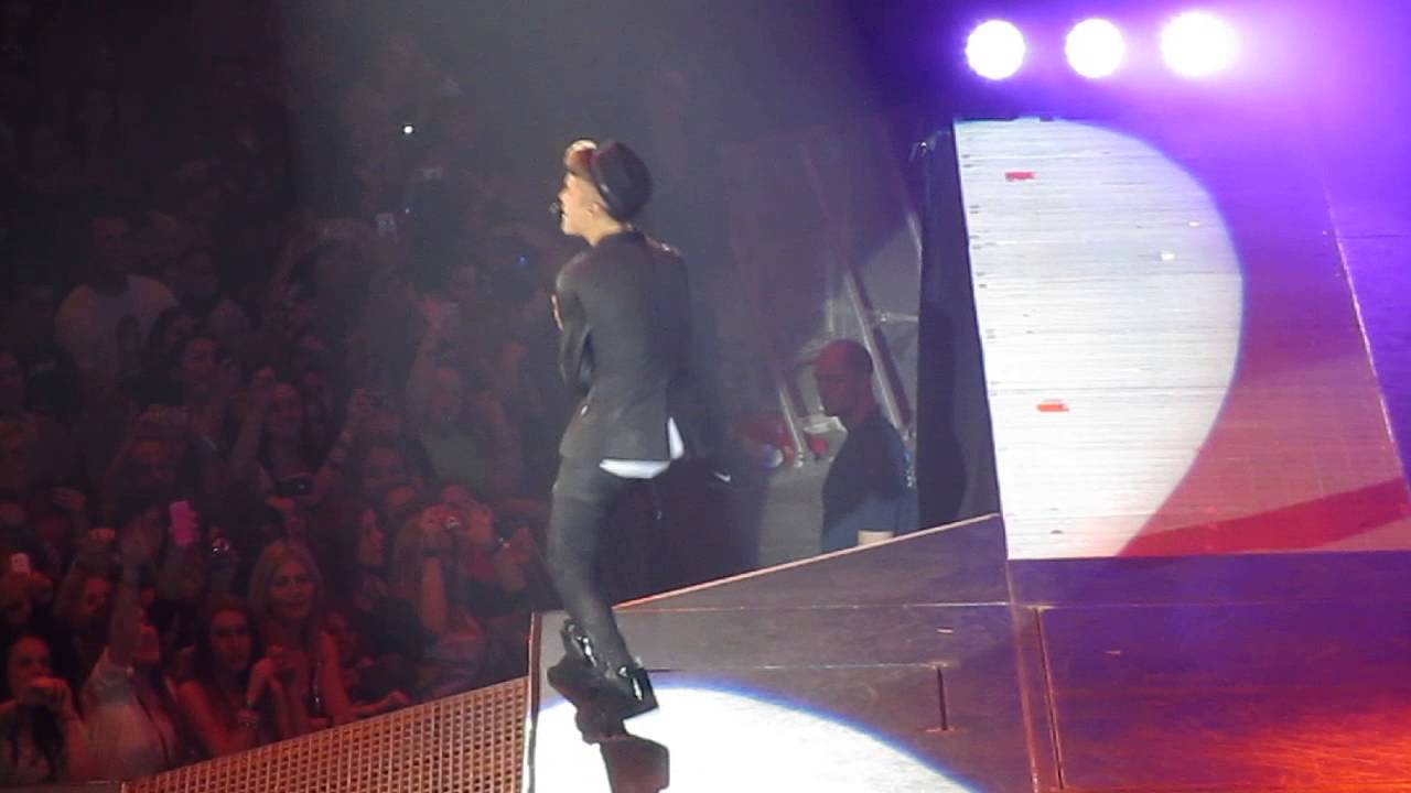 Justin Bieber - She Don't Like The Lights [28/3/13 - Munich]