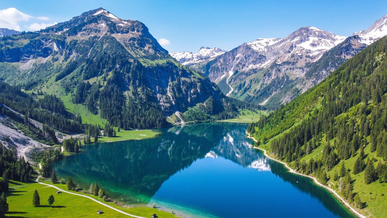 Vilsalpsee (The Alps by drone)