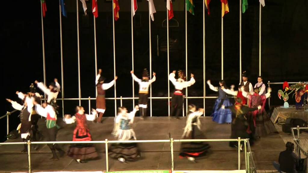 Galician traditional folk dance: Xota e Muiñeira do Castelo